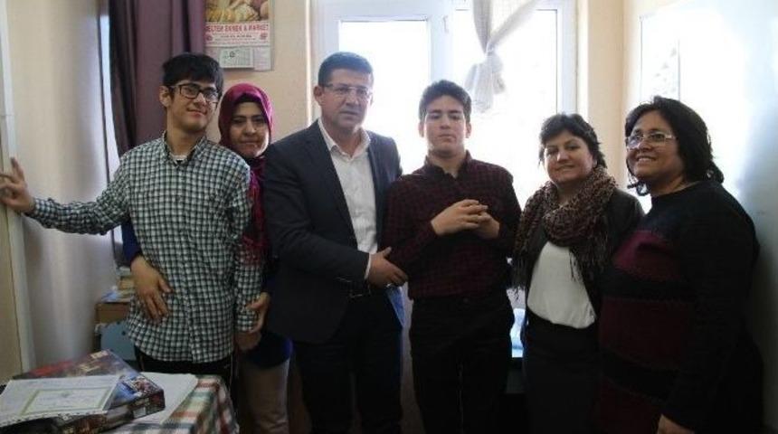 Başkan Subaşıoğlu&rsquo;ndan Karne Hediyesi