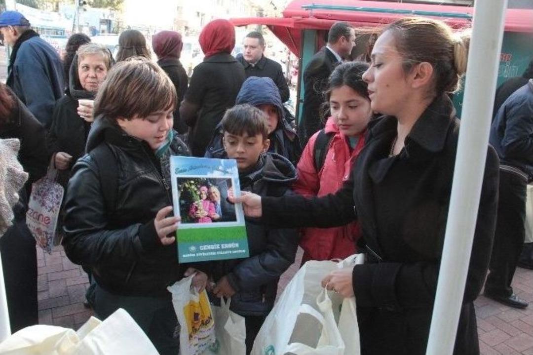 Başkan Erg&uuml;n&rsquo;den Akhisarlı &Ccedil;ocuklara Karne Hediyesi
