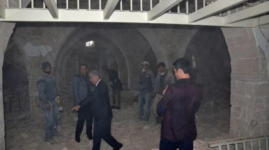 Başkan Polat, Restorasyon &Ccedil;alışmasını İnceledi