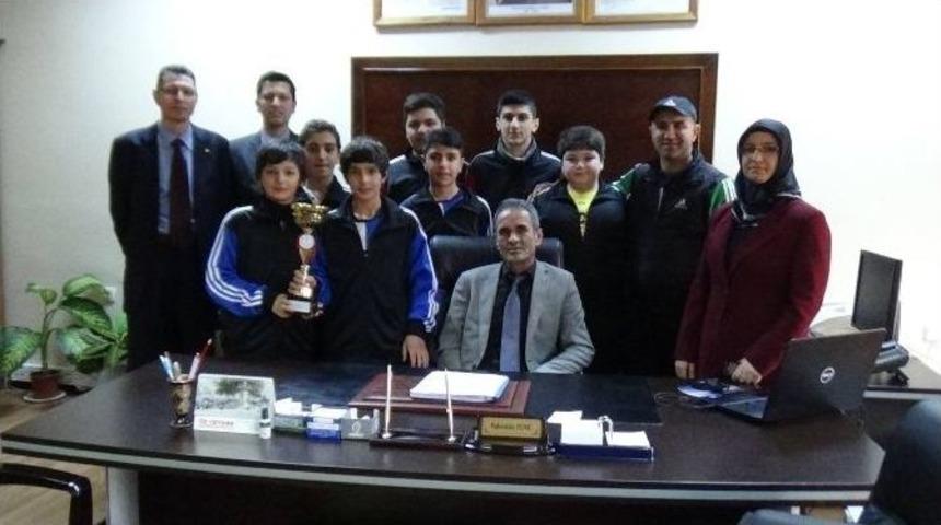 Atatürk Ortaokulu Futsal Turnuvasında Şampiyon Oldu