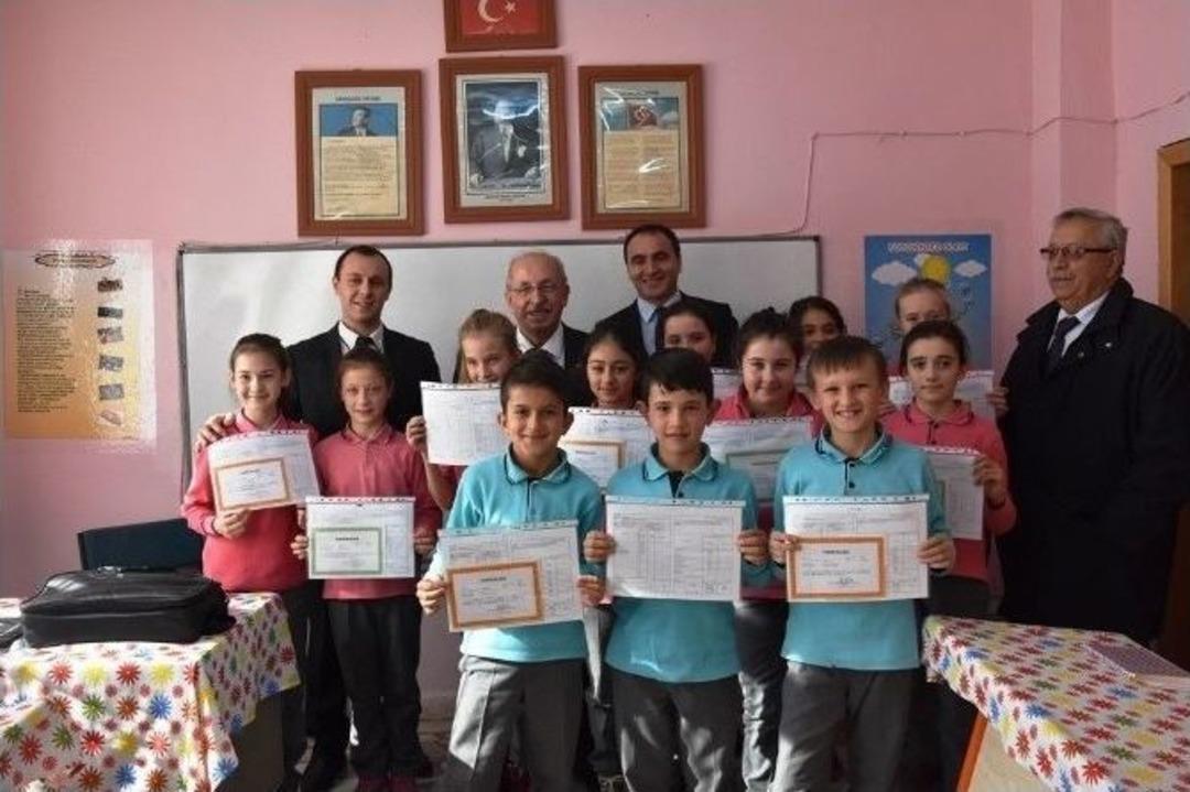 Başkan Albayrak Saray G&uuml;ng&ouml;rmez&rsquo;de Miniklere Karne Verdi