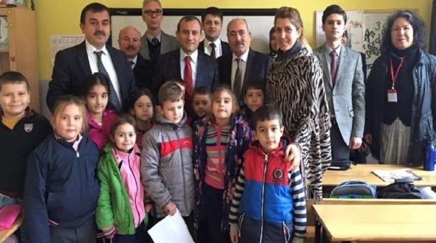 Kaymakam Sonel Karne Dağıttı