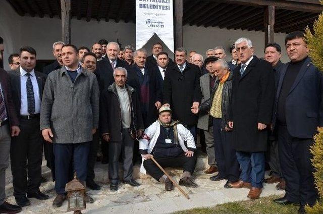 Muhtarlardan, Kurum Yetkililerine Teşekkür Plaketi