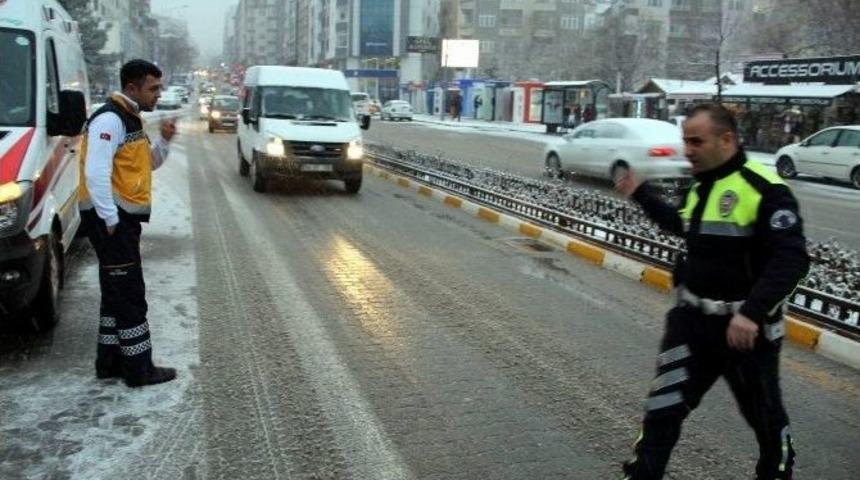 Nevşehir&rsquo;de Ambulans &Ouml;ğrenciye &Ccedil;arptı