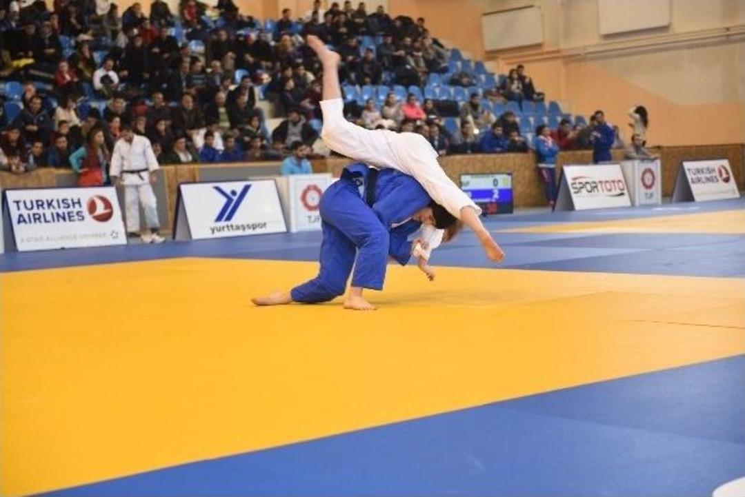 T&uuml;rkiye Judo Şampiyonası Başladı