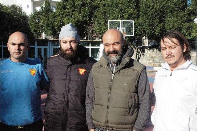 Oyuncu Kaan Çakır’dan Mini Futbolculara Destek