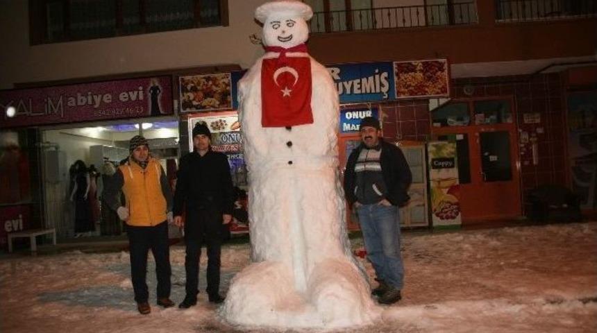 Yozgat&rsquo;ta Esnafından Dev Kardan Adam