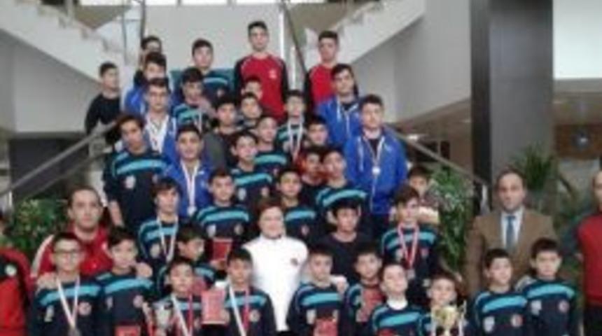 &Ccedil;evre Ve Şehircilik Bakanı Sarı&rsquo;dan G&uuml;reşe Tam Destek