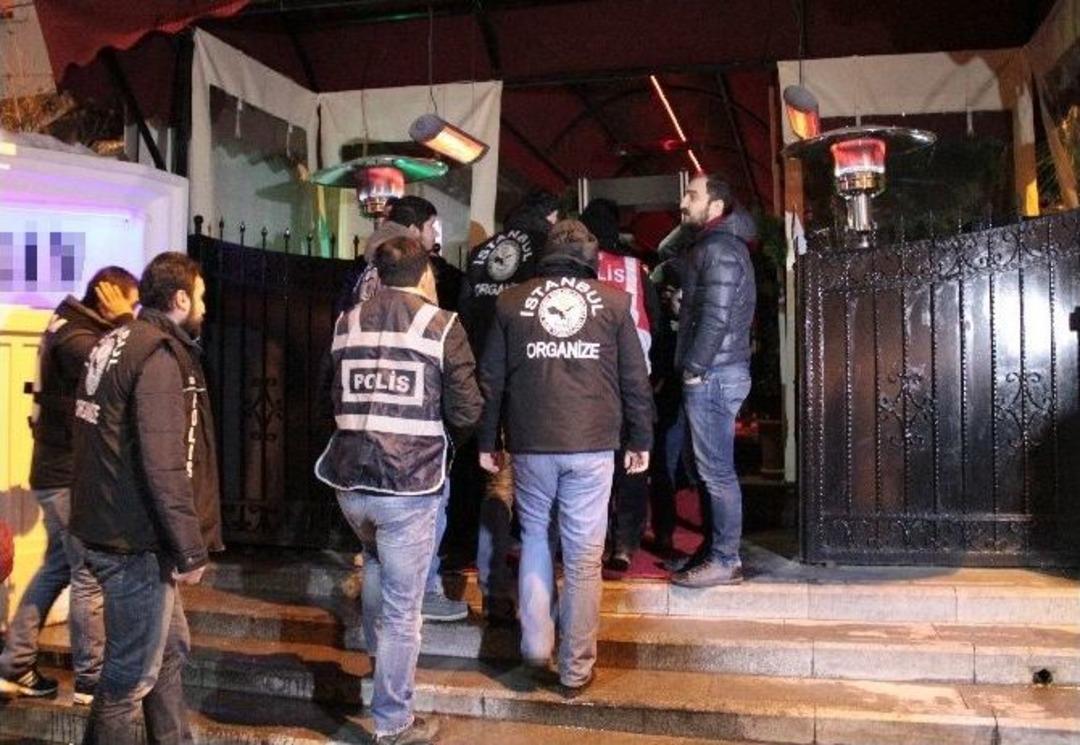 İstanbul Polisinden L&uuml;ks Eğlence Mekanlarına Baskın