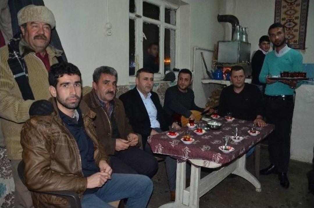 Kış Mevsiminde T&uuml;rk&uuml;ler Eşliğinde K&ouml;z &Ccedil;ayı Keyfi