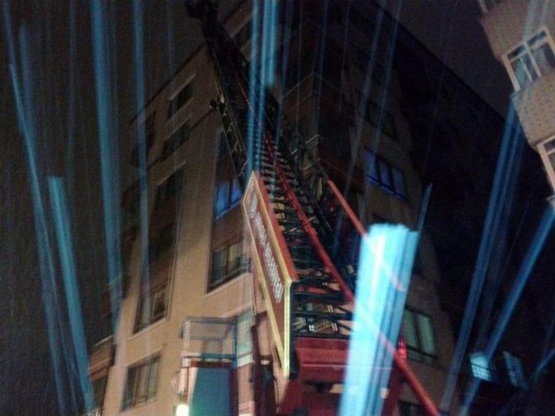 Apartmanın &Ccedil;atı Katında Yangın