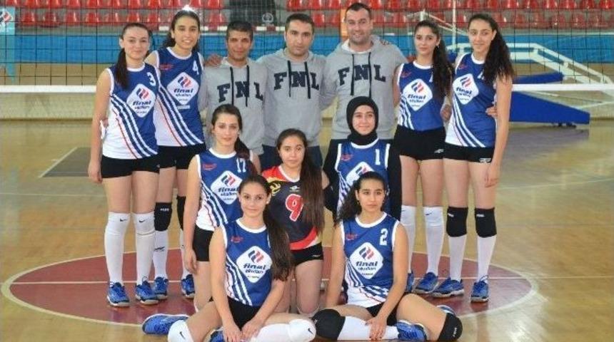 Okullararası Voleybol Turnuvasının Şampiyonu Final Okulları Oldu