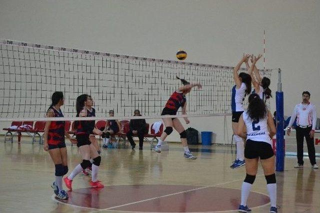 Okullararası Voleybol Turnuvasının Şampiyonu Final Okulları Oldu