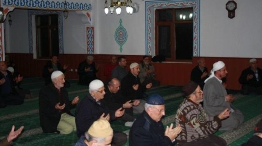 Yeşil Cami&rsquo;de Hatim Programı D&uuml;zenlendi