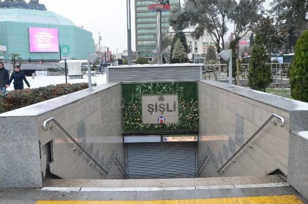 Ş&uuml;pheli Paket Metro İstasyonunu Kapattırdı