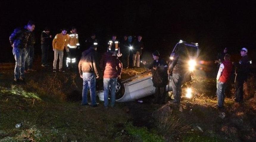 Otomobil Şarampole Yuvarlandı