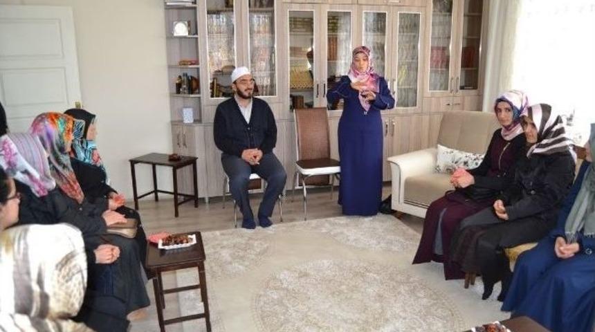 İşitme Engelli &Ouml;ğrencilerden M&uuml;ft&uuml; Karabayır&rsquo;a Umre Ziyareti