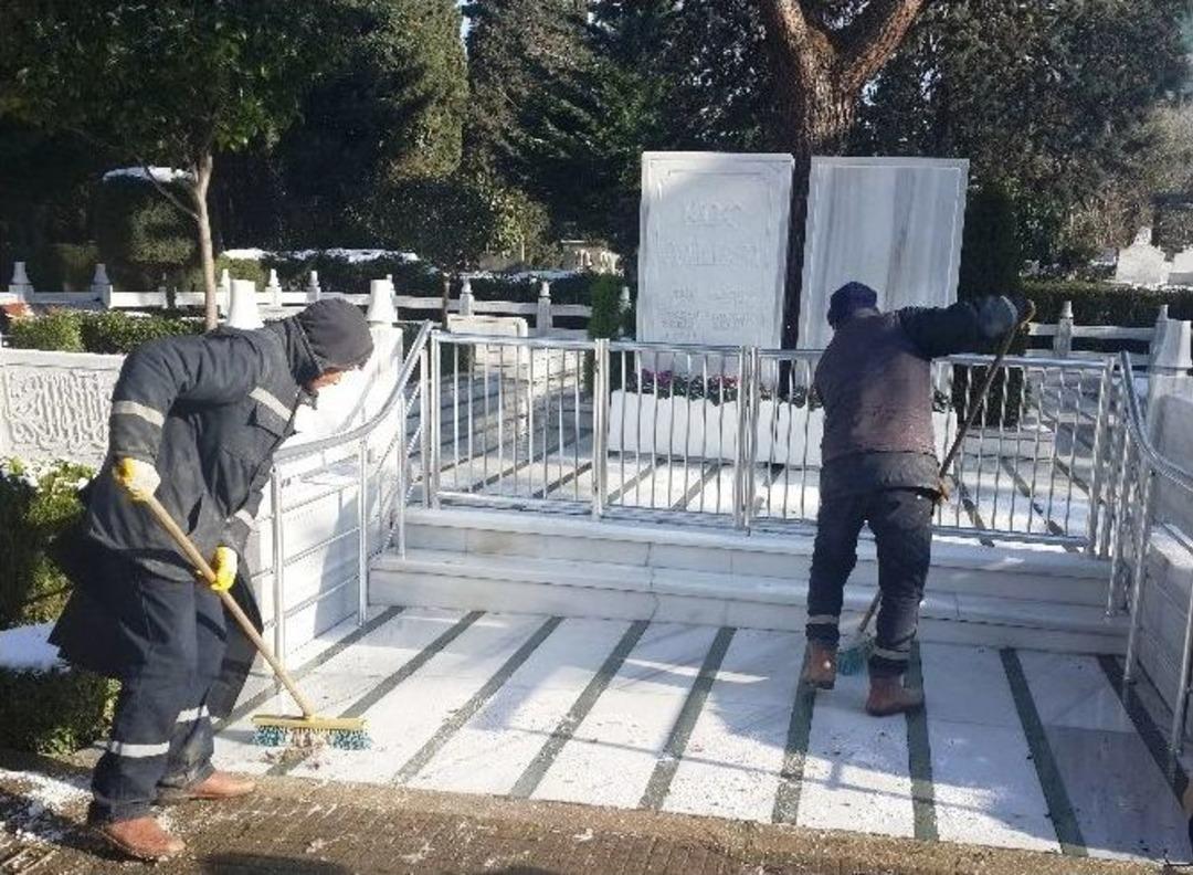 Mustafa Ko&ccedil;&rsquo;un Cenazesi İ&ccedil;in Zincirlikuyu Mezarlığı&rsquo;nda Hummalı &Ccedil;alışma