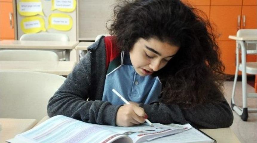 (&ouml;zel Haber) Teog&rsquo;da Tam Puan Alınca, Ailesi Evin Ortasında Oynadı