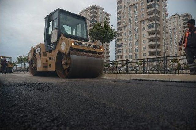 Mavi Bulvar’da Yol Yapım Çalışmaları Devam Ediyor