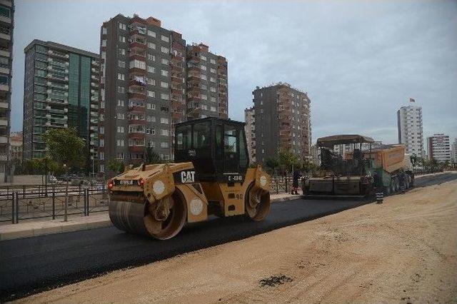 Mavi Bulvar’da Yol Yapım Çalışmaları Devam Ediyor