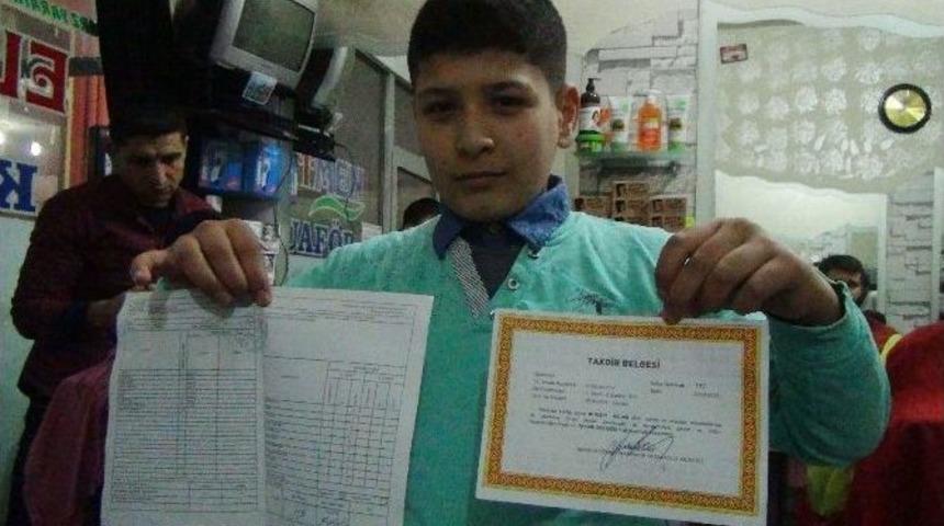 Başarılı &Ouml;ğrencilere &rsquo;traş&rsquo; Bedava