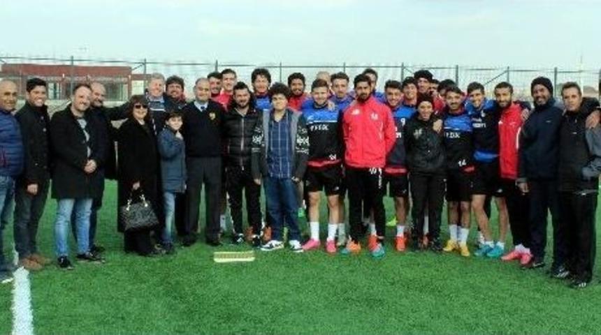 Emniyet M&uuml;d&uuml;r&uuml;nden Koca&ccedil;eşmespor&rsquo;a Tatlı Destek