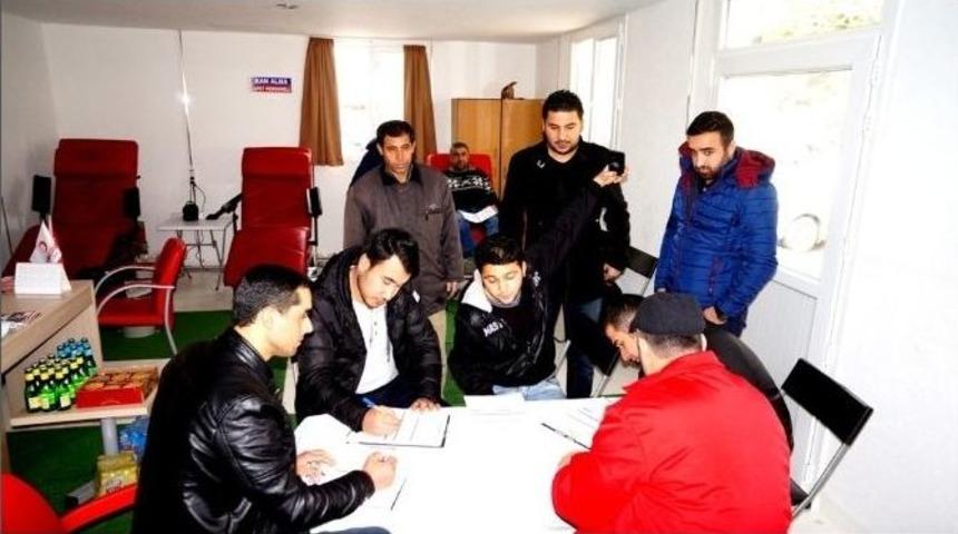 Sarıg&ouml;l Ak Parti Gen&ccedil;lik Kollarından Kan Bağışı