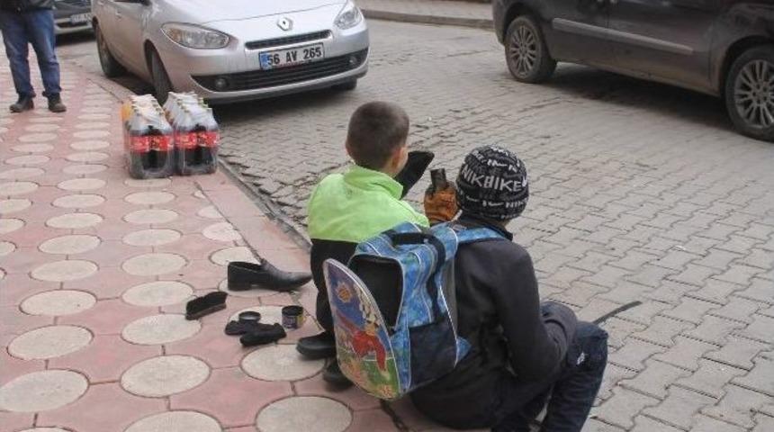 S&ouml;mestr Tatilini &Ccedil;alışarak Ge&ccedil;iriyorlar