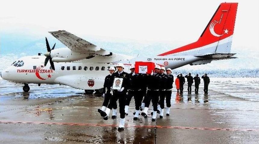 Şehit &Ouml;zdere&rsquo;nin Naaşı, Kocaeli&rsquo;ne Getirildi