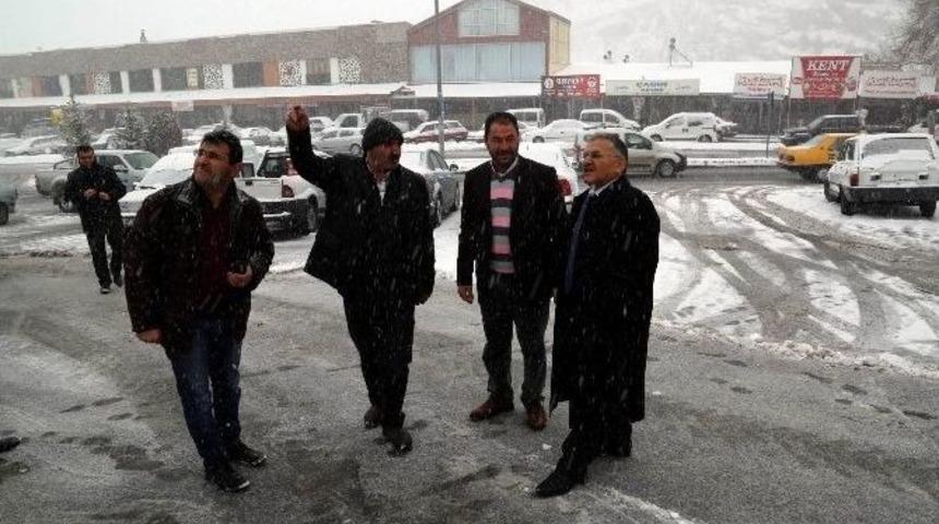 Melikgazi Belediyesi Kar Temizleme Ve Buzlanmaya Karşı 58 Ara&ccedil; Ve 240 Personel İle &Ccedil;alışıyor