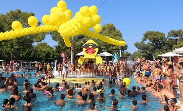 Kemer'de güzeller geçidi!  G2