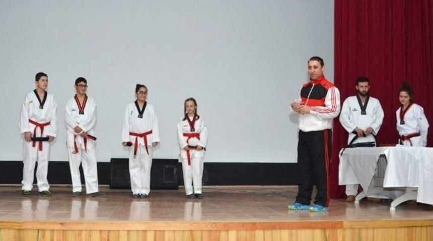 Fo&ccedil;alı Taekwondocular Kemer Heyecanı Yaşadı