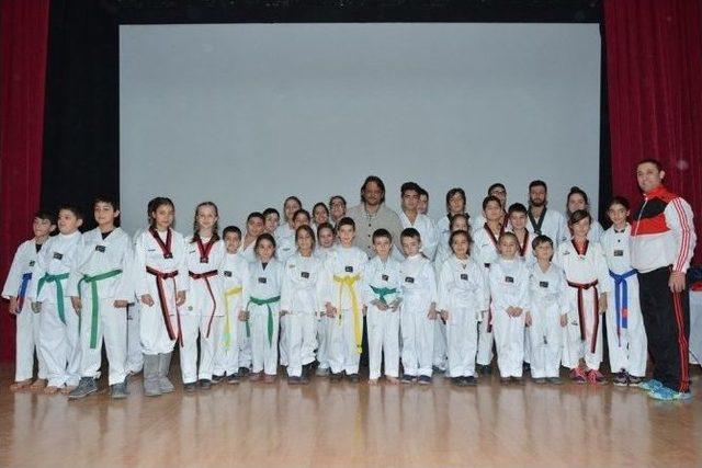 Foçalı Taekwondocular Kemer Heyecanı Yaşadı