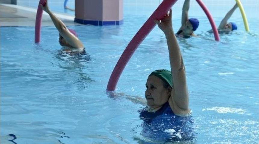 Tepebaşı&rsquo;nda Su Jimnastiği İlgi G&ouml;r&uuml;yor