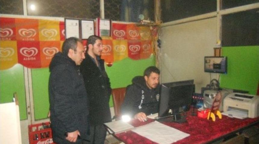 Polis, Kafe Ve İnternet Kafeleri Denetledi