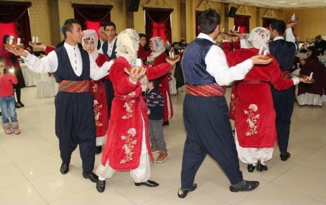 Down Sendromlu &Ccedil;ocuklar &Ccedil;ayda &Ccedil;ıra Oynayıp, Konser Verdi