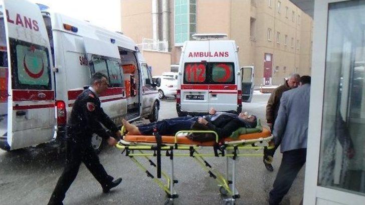 Tır’a Çarpan Yolcu Otobüsü Şarampole Uçtu: 14 Yaralı G3