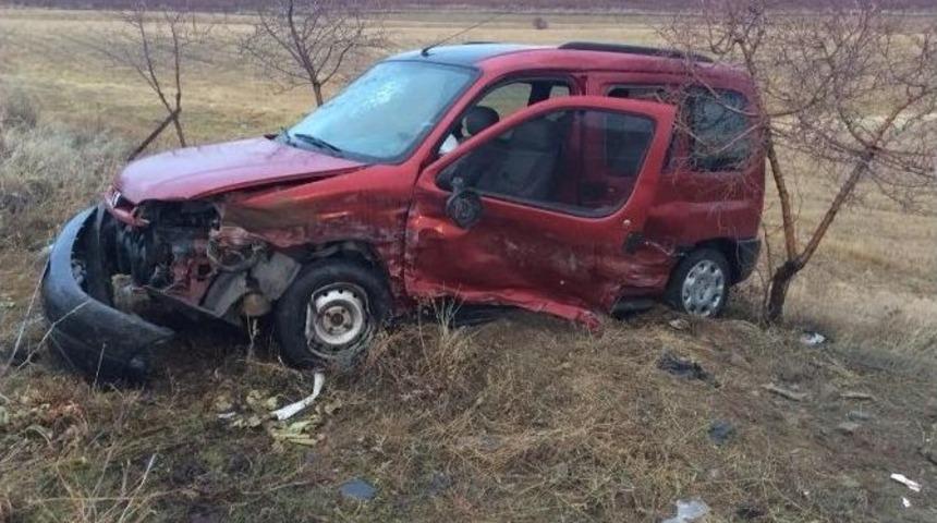 Elazığ’da Trafik Kazası: 1’i Polis 6 Yaralı