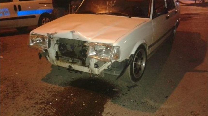 Park Halindeyken Hareket Etti, Seyir Halindeki Otomobile &Ccedil;arptı