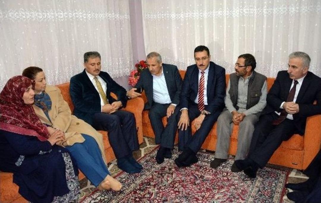 Başbakan Davutoğlu&rsquo;ndan Acılı Aileye Başsağlığı Telefonu