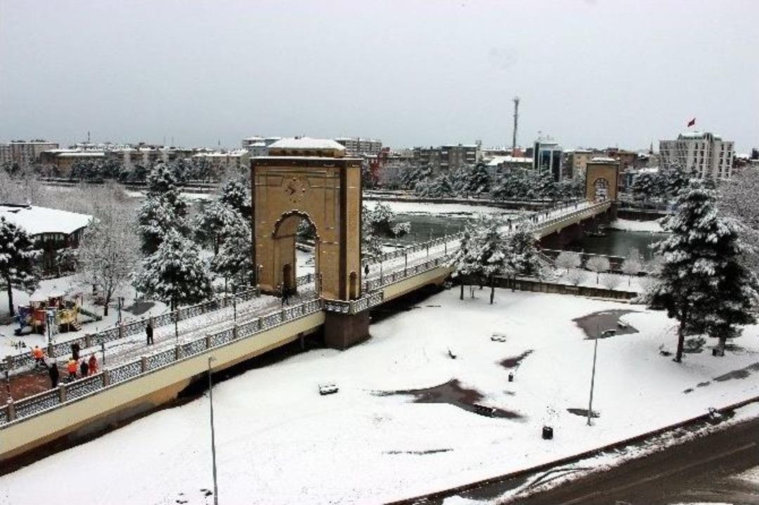 &Ccedil;arşamba Beyaz&rsquo;a B&uuml;r&uuml;nd&uuml;