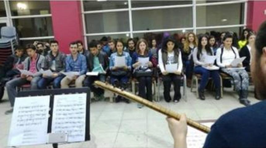 T&uuml;rk Halk M&uuml;ziği Gen&ccedil;lik Korosu &Ccedil;alışmalarına Başladı