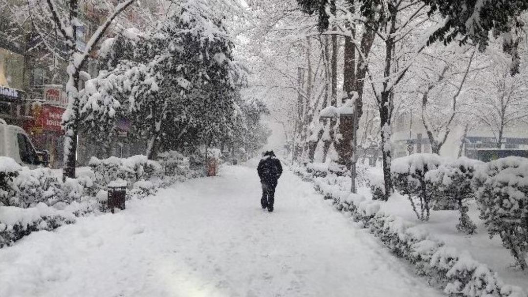 Kocaeli&rsquo;de Otomobiller Yollarda Kaldı