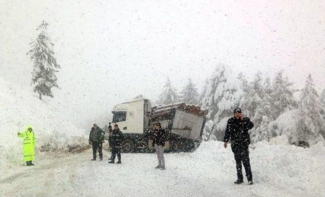 Adana’nın Kuzey İlçeleri Donuyor