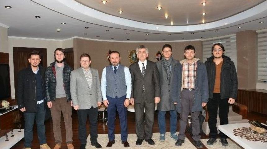 &Uuml;niversiteli &Ouml;ğrencilerden Başkan Doğan&rsquo;a Ziyaret