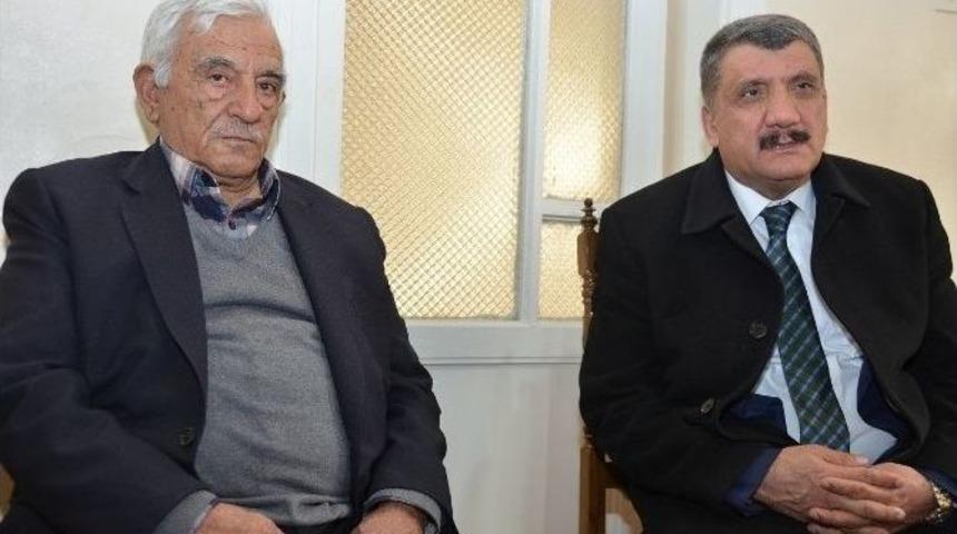 Battalgazi Kaymakamı Yılmaz Ve Başkan G&uuml;rkan, Şehit Ailesini Ziyaret Etti
