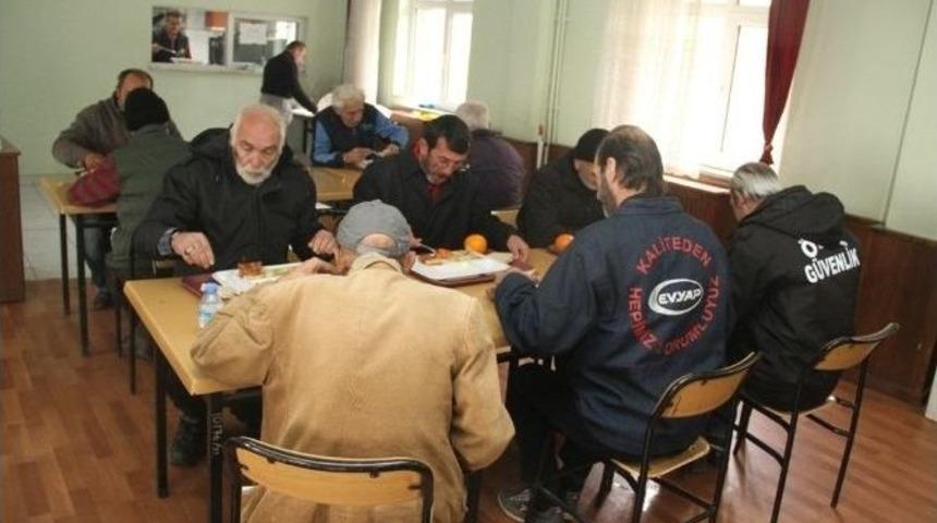 Kocaeli&rsquo;de Kimse Soğukta Dışarıda Kalmıyor