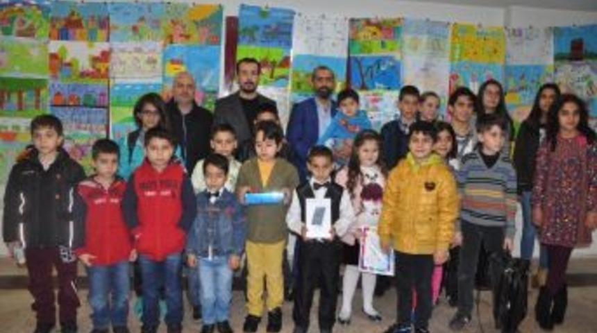 &Ccedil;ocuklar D&uuml;şlerindeki Kenti Resmetti