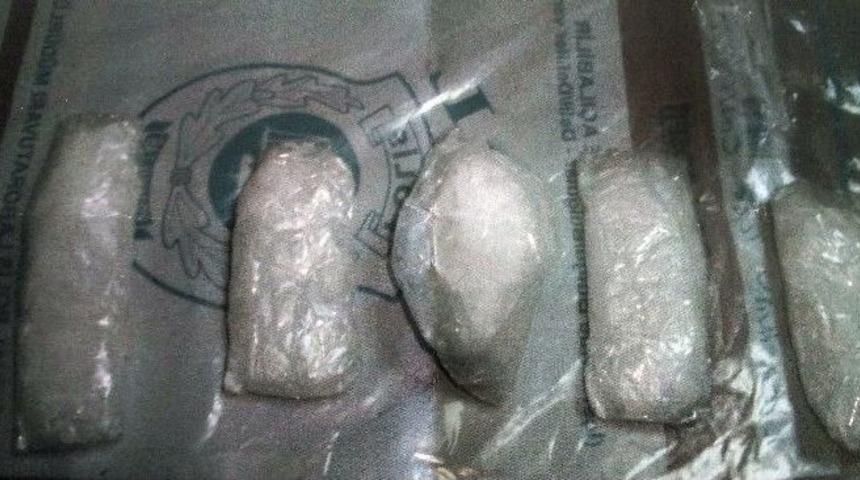 71 Yaşındaki Kadın 1 Kilo Uyuşturucu İle Yakalandı